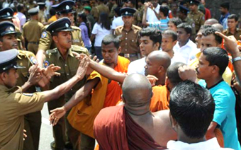 bowatte_protest_colombo