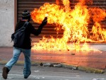 athens-petrol-bomb_1538677i